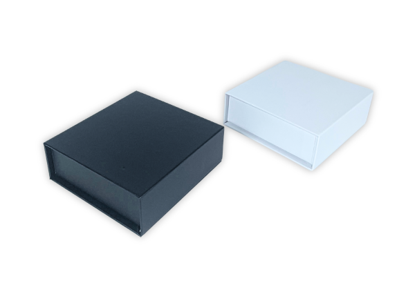 Schmuckbox mit Inlay versch. Farben 