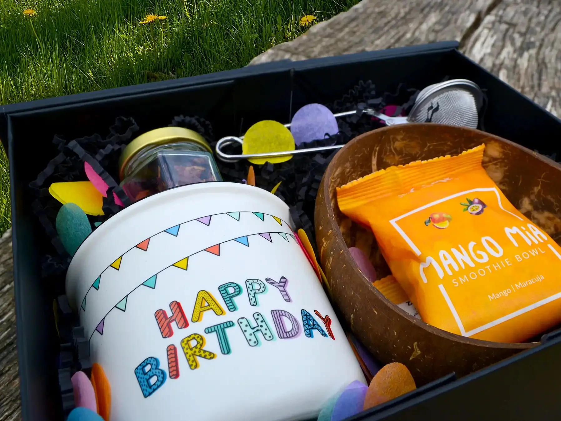 ideas in boxes Premium Geschenkbox Geburtstag, Geschenkkarton, Magnetbox,  Magnetfaltbox, Geschenkverpackung für Geburtstag mit Schriftzug,  33x22x10cm, Natur mit Gold : : Bürobedarf & Schreibwaren
