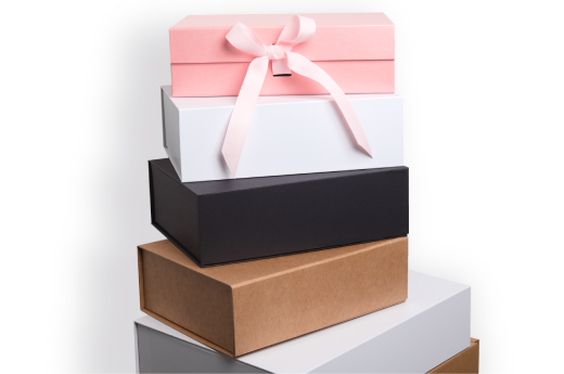 Stapel von Geschenkboxen mit rosa Schleife - Lagerware Geschenkboxen