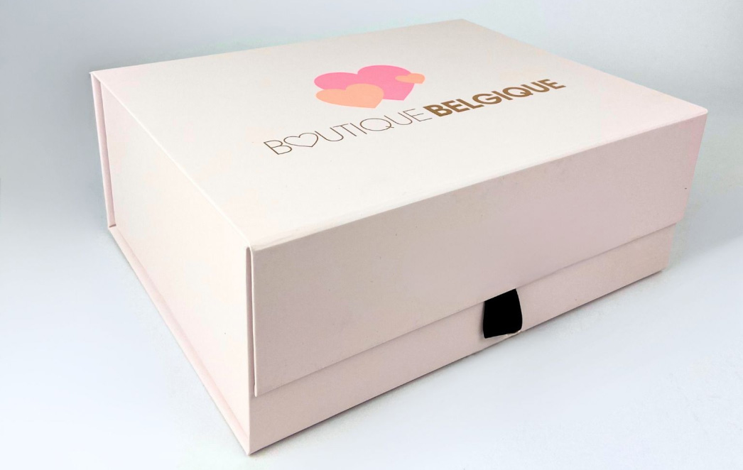 Eine Klappbox mit Magnetverschluss mit einem individuellen Druck.