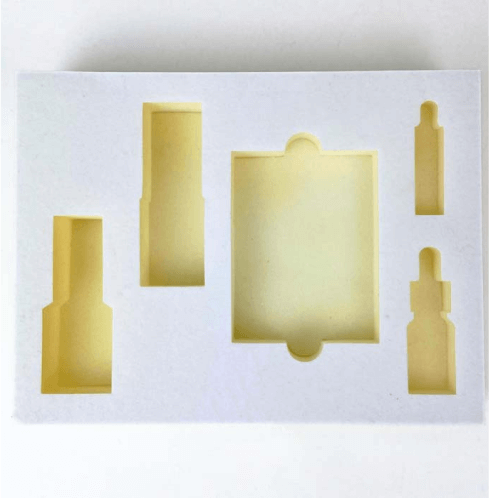 Schaumstoffinlay mit Samt veredelt